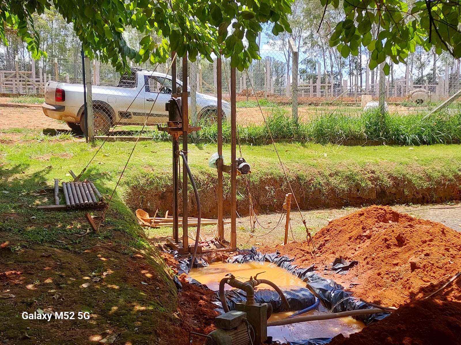 Equipamento da NR Poços durante perfuração em propriedade rural